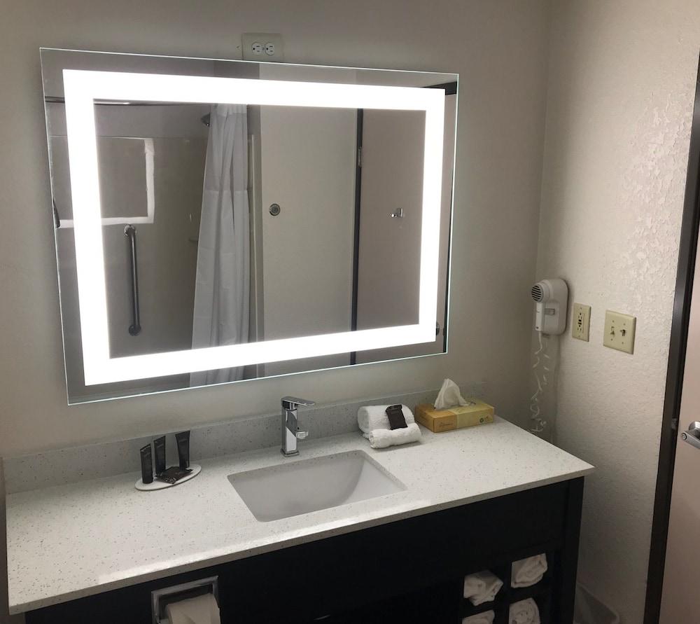Comfort Inn & Suites Liverpool - Syracuse Экстерьер фото